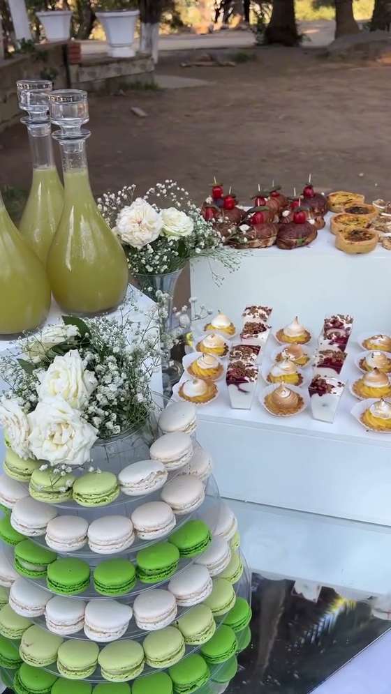 Buffet de macarons et douceurs