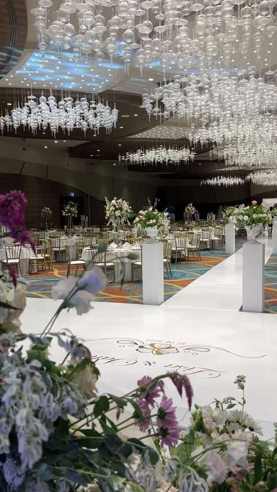 Allée et tables dressées