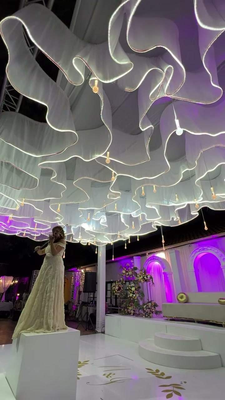 Plafond féerique 3D et violoniste